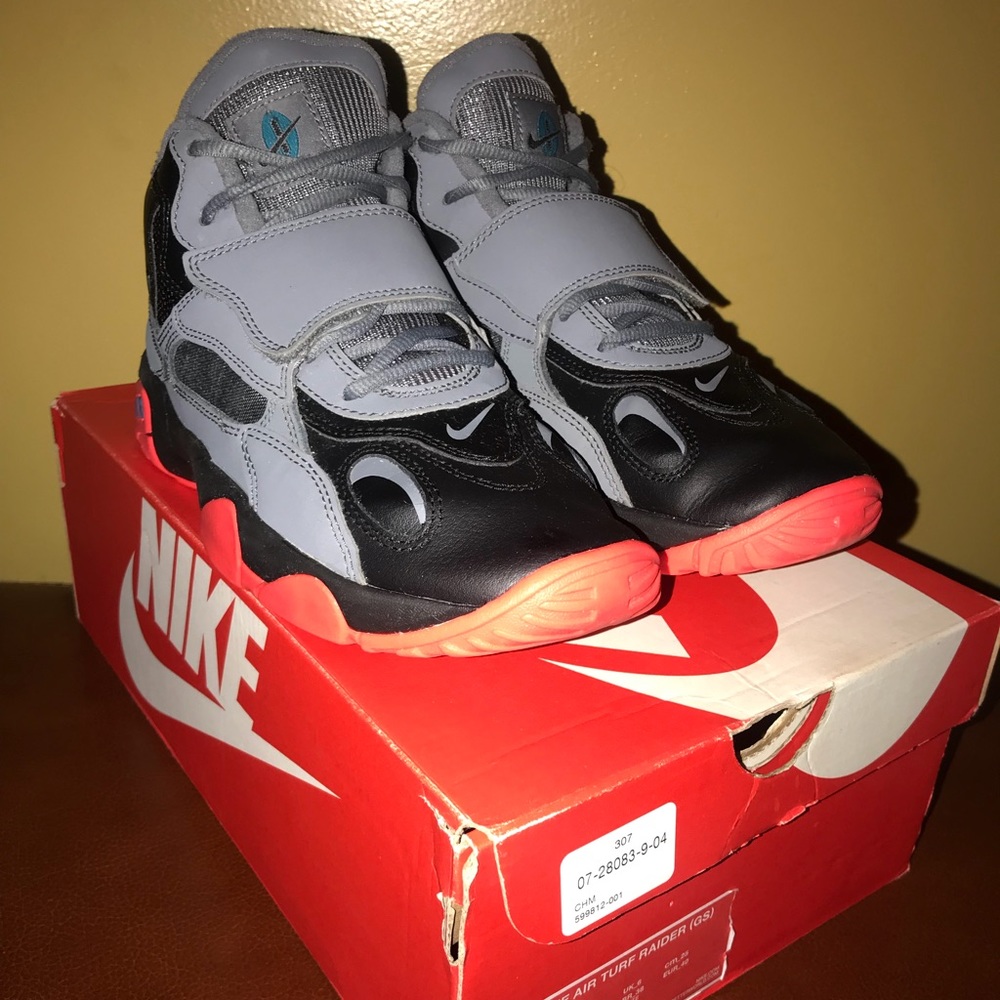 🚗NIKE AIR TURF RAIDER (GS)